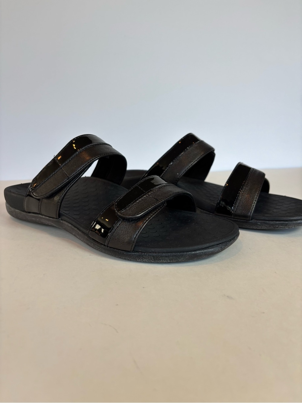 New! Vionic Tide Shore Black Size 8 Adjustable Sandals NIB